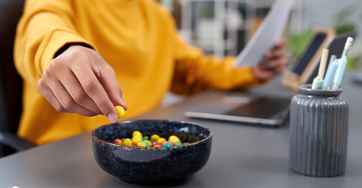 Snacks and tools recommended by JamboJon to have on your desk